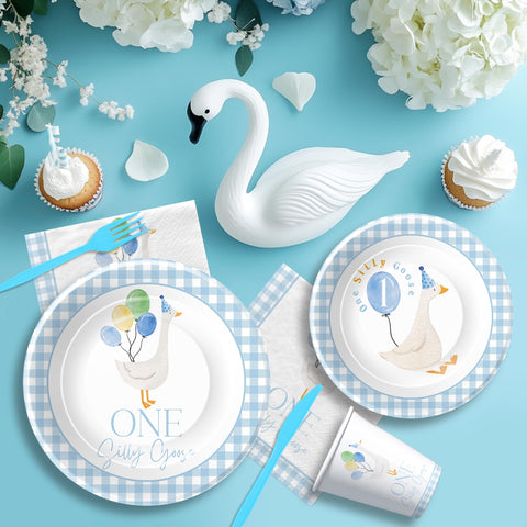 Suhelkit Goose cups 9oz are sturdy for little hands at the party.