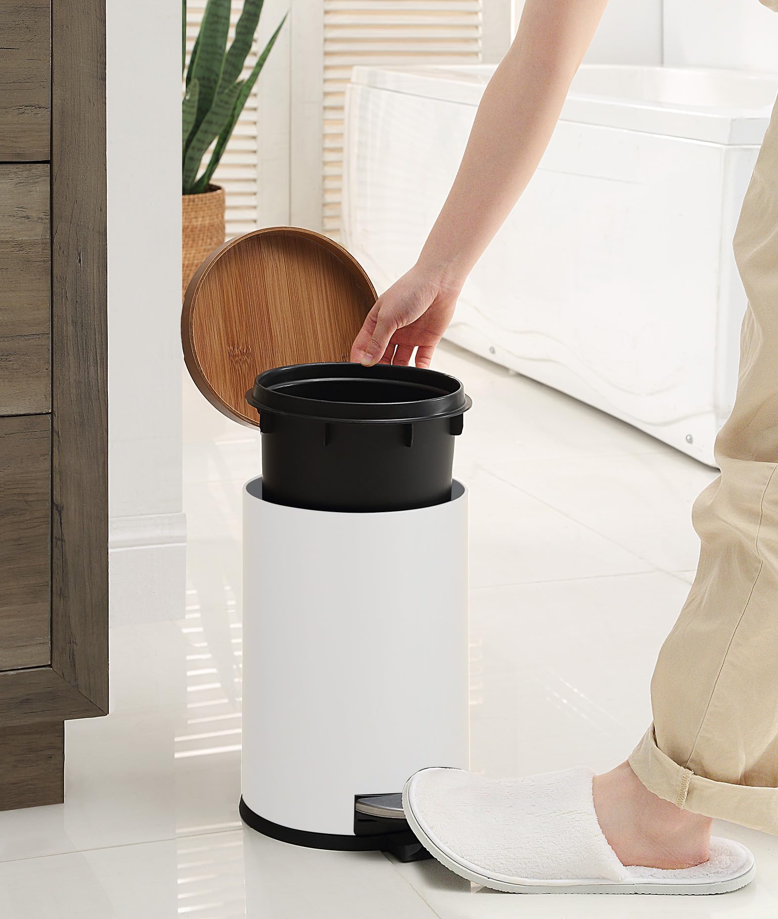 SunnyPoint Elite removable inner bucket for easy cleaning.