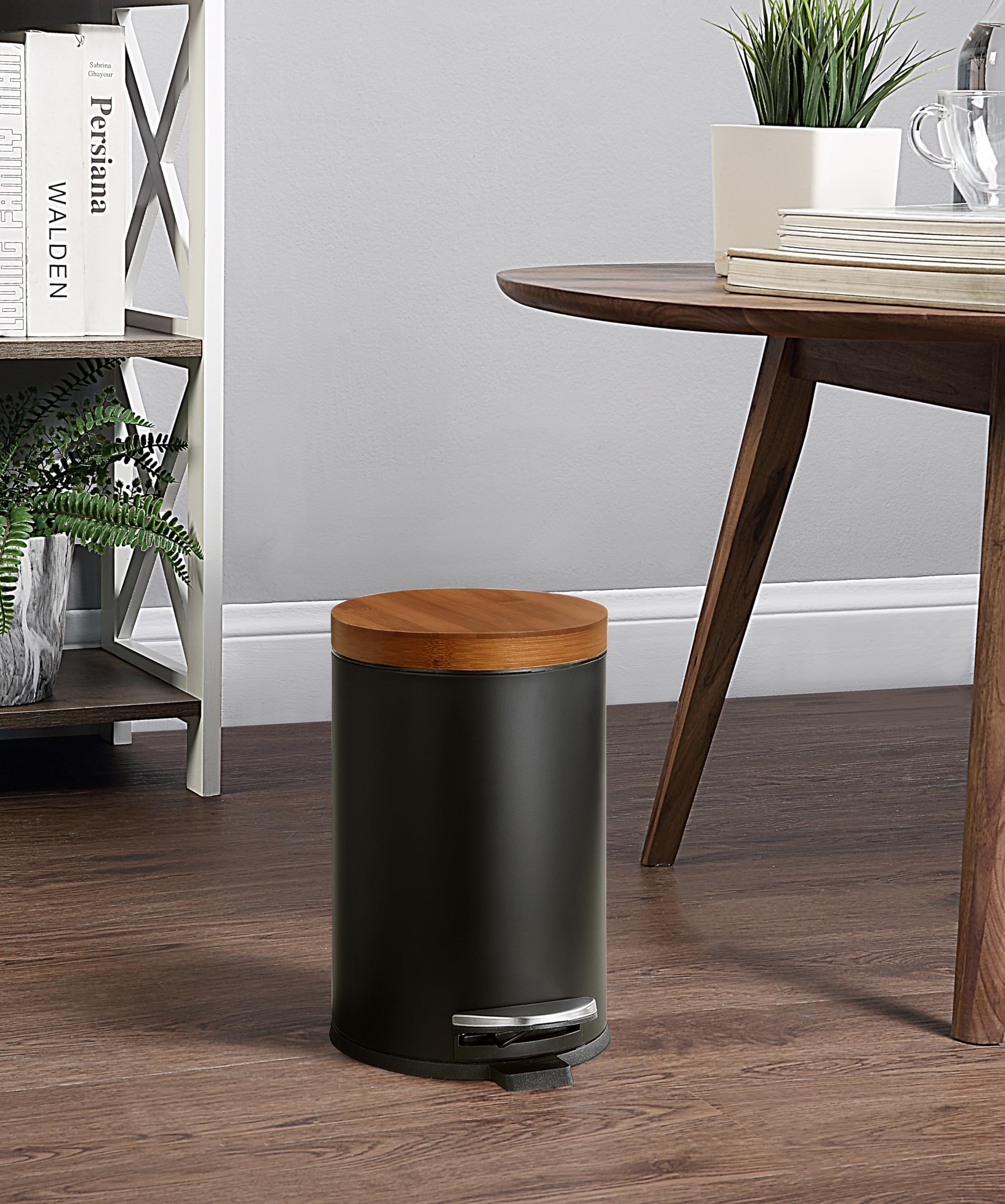 SunnyPoint Elite step-on trash can enabling hands-free use for clean kitchens and bathrooms.