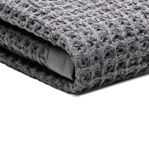 SUTERA Silverthread bath towel with waffle weave in grey for quick-dry comfort