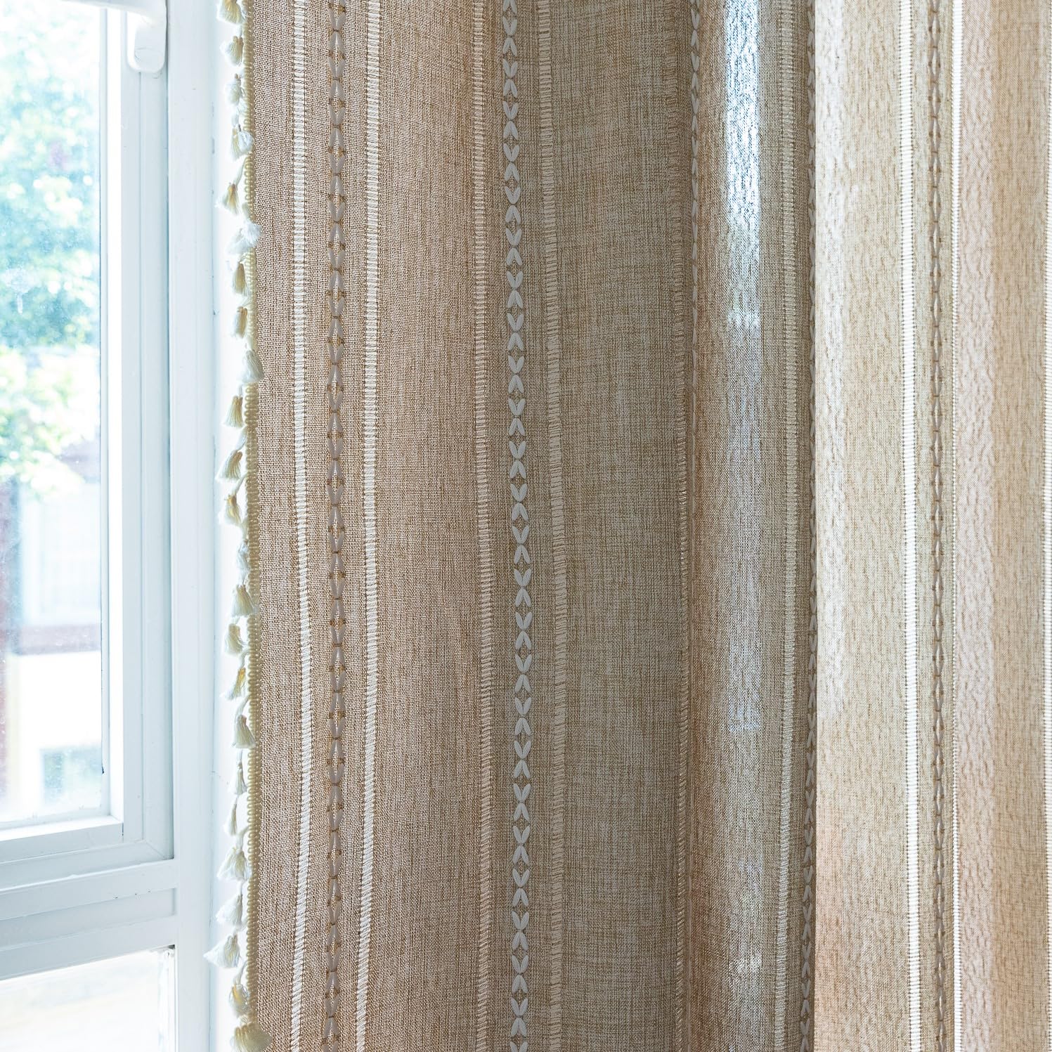 Sutuo Home light-filtering effect softens daylight in bright rooms