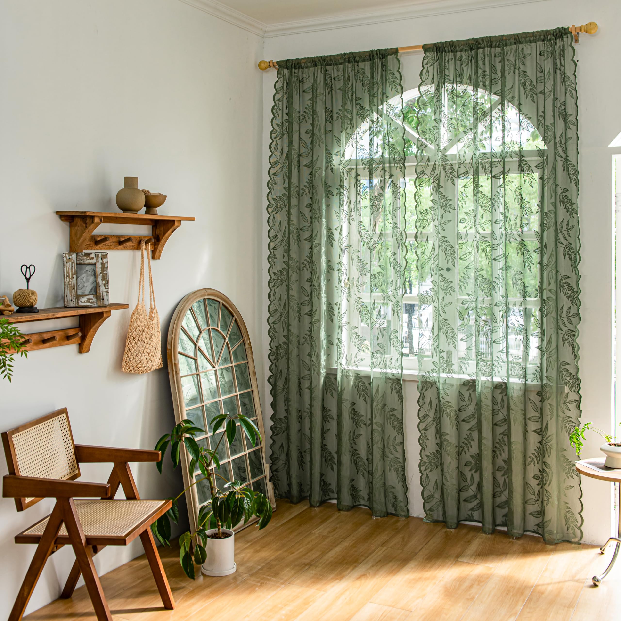 Sutuo Home leaf embroidery close-up showing craftsmanship and vintage charm.