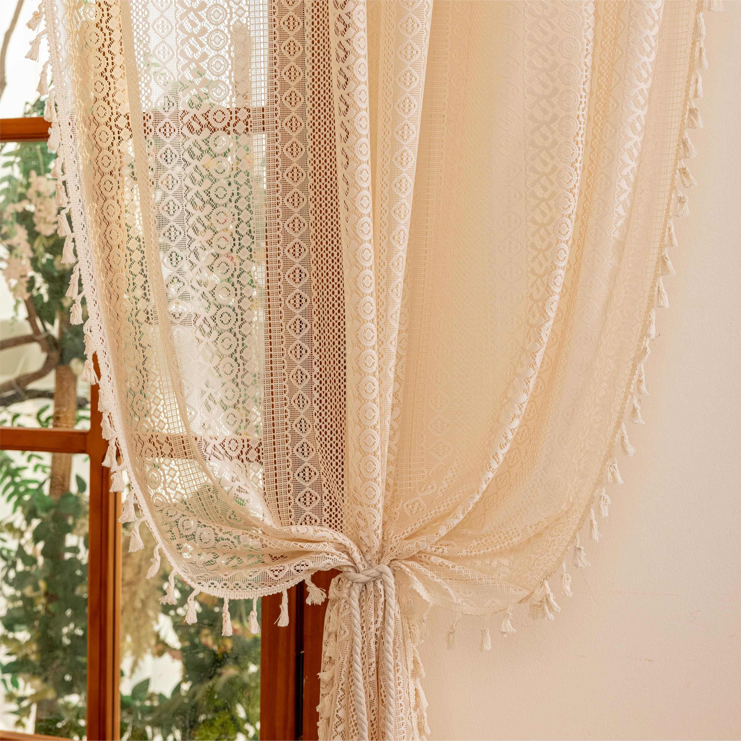Sutuo Home 20-40 percent light filtration enhances room ambiance.