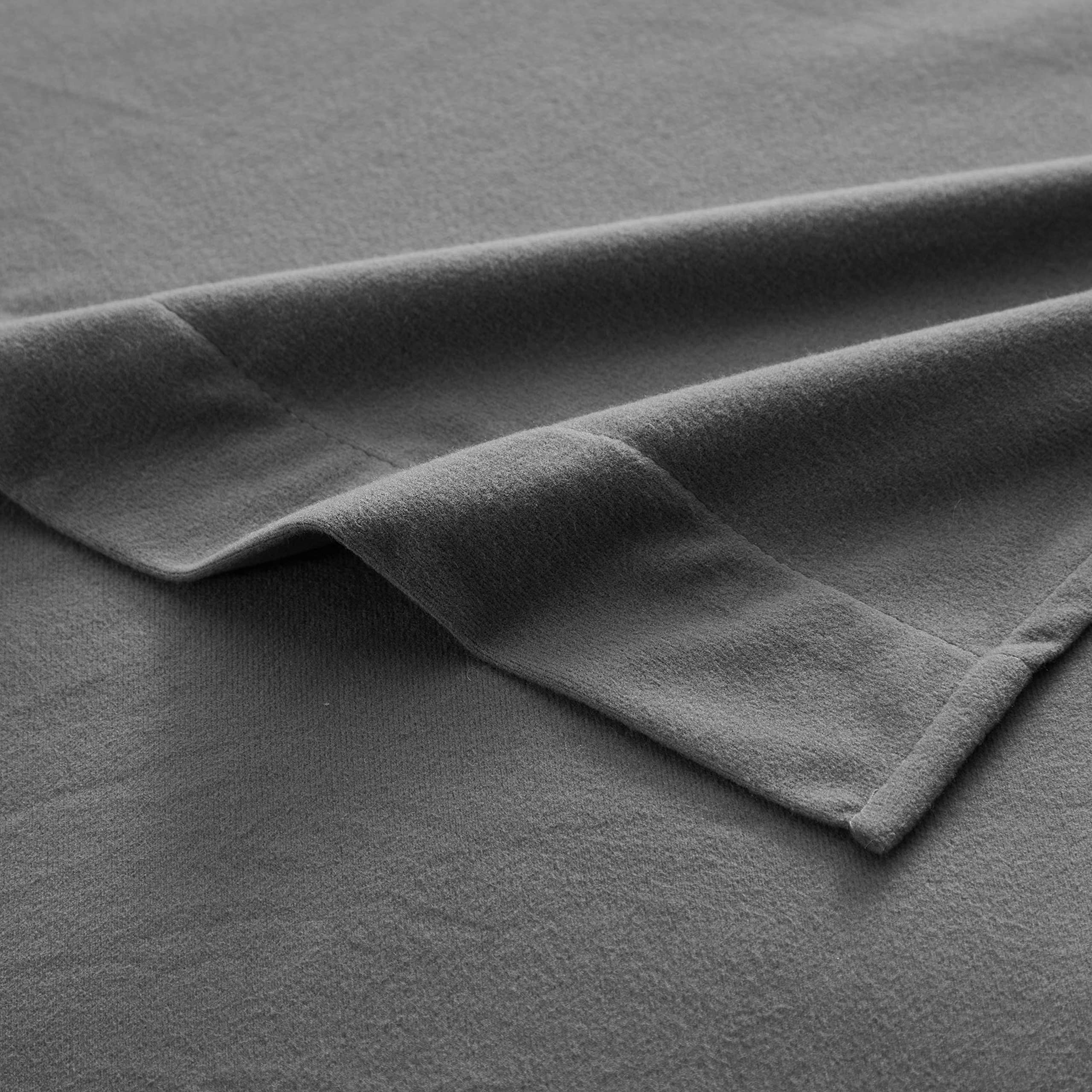 Sweet Home Collection flannel sheets with two pillowcases for Queen size.