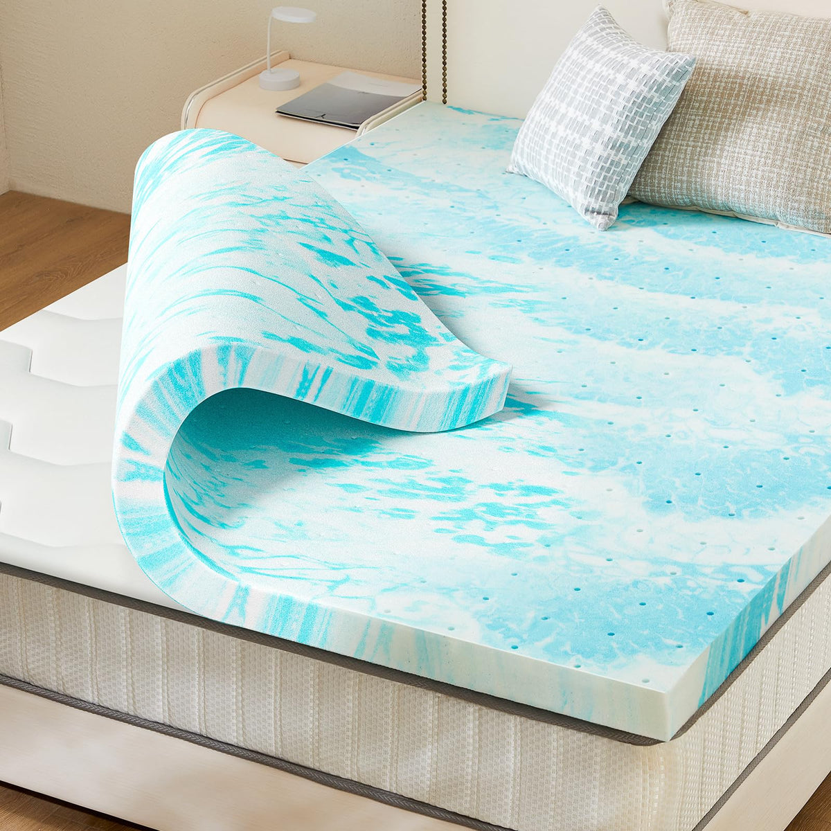 Sweetcrispy twin xl topper shows foam-core for targeted support
