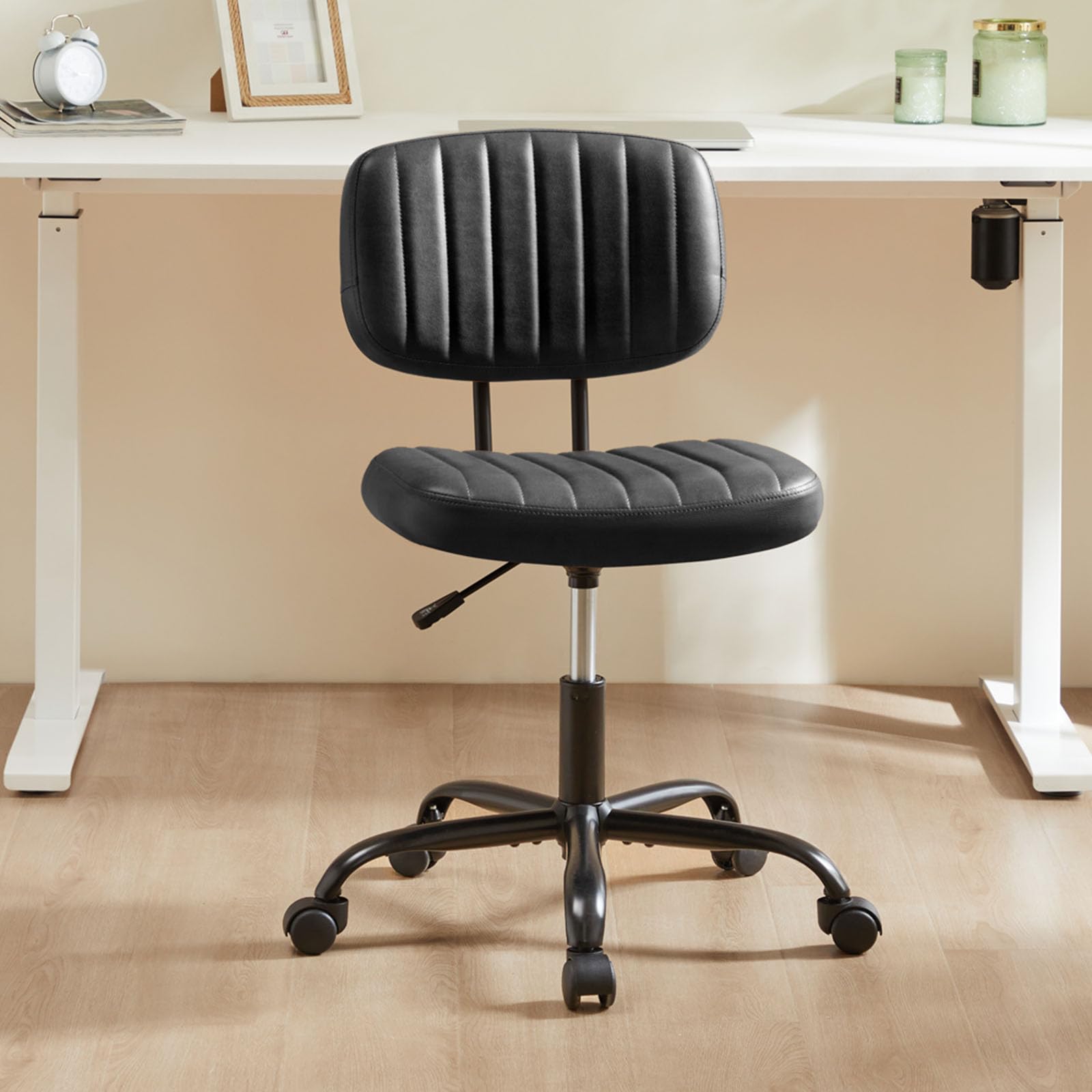 Sweetcrispy chair height adjustment lever demonstrates easy desk height tuning.