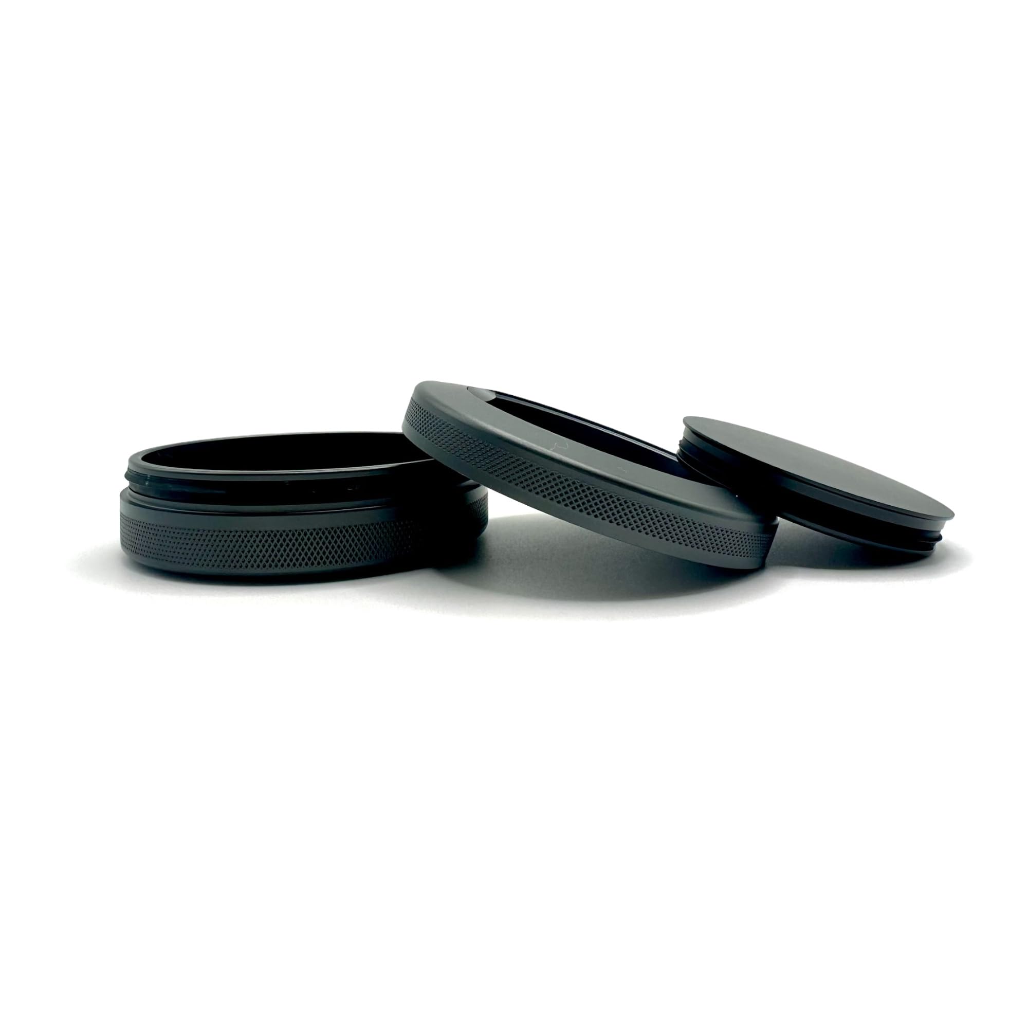 Syn Tin 3.0 metal can with rubber O-ring seal protects contents from spills.