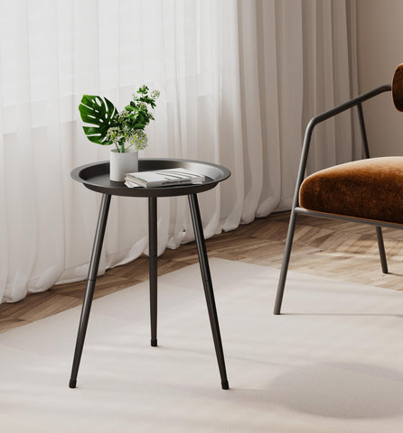 SYQ table with easy-clean surface helps maintain spills effortlessly.