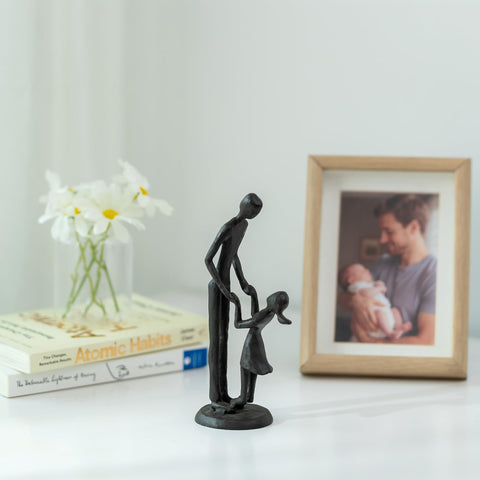 Sziqiqi black matte finish dad and daughter sculpture on display