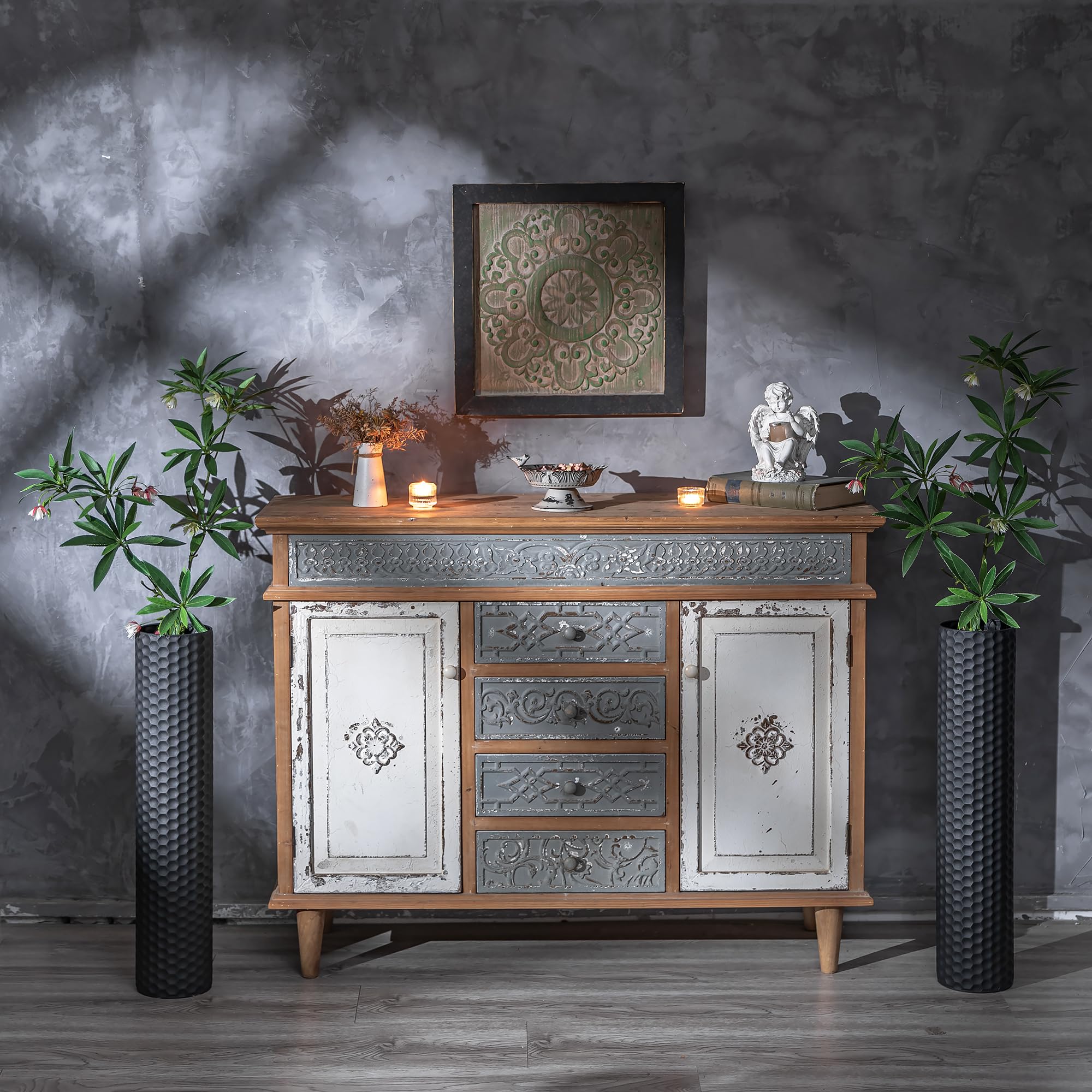 Sziqiqi black tall vase accommodates pampas grass or long branches with ease.