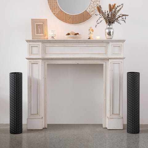 Sziqiqi black honeycomb vases add texture and style to bedrooms or offices.