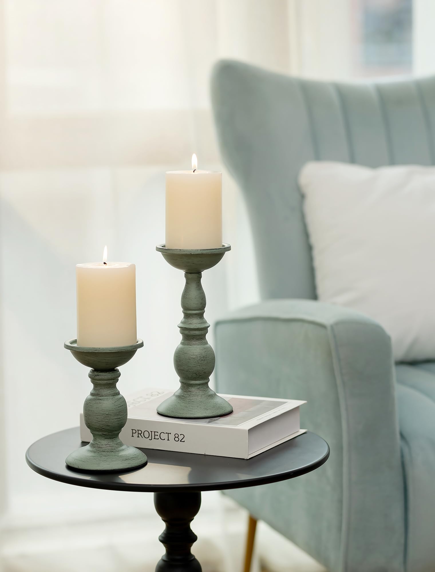 Sziqiqi Retro Iron Candle Holder velvet-bottom protection on surfaces during events.