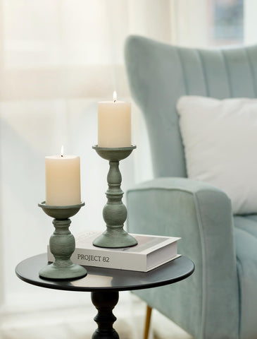 Sziqiqi Retro Iron Candle Holder velvet-bottom protection on surfaces during events.