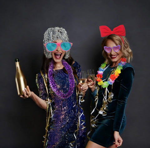 Tahonuss novelty glasses create fun, vibrant party moments