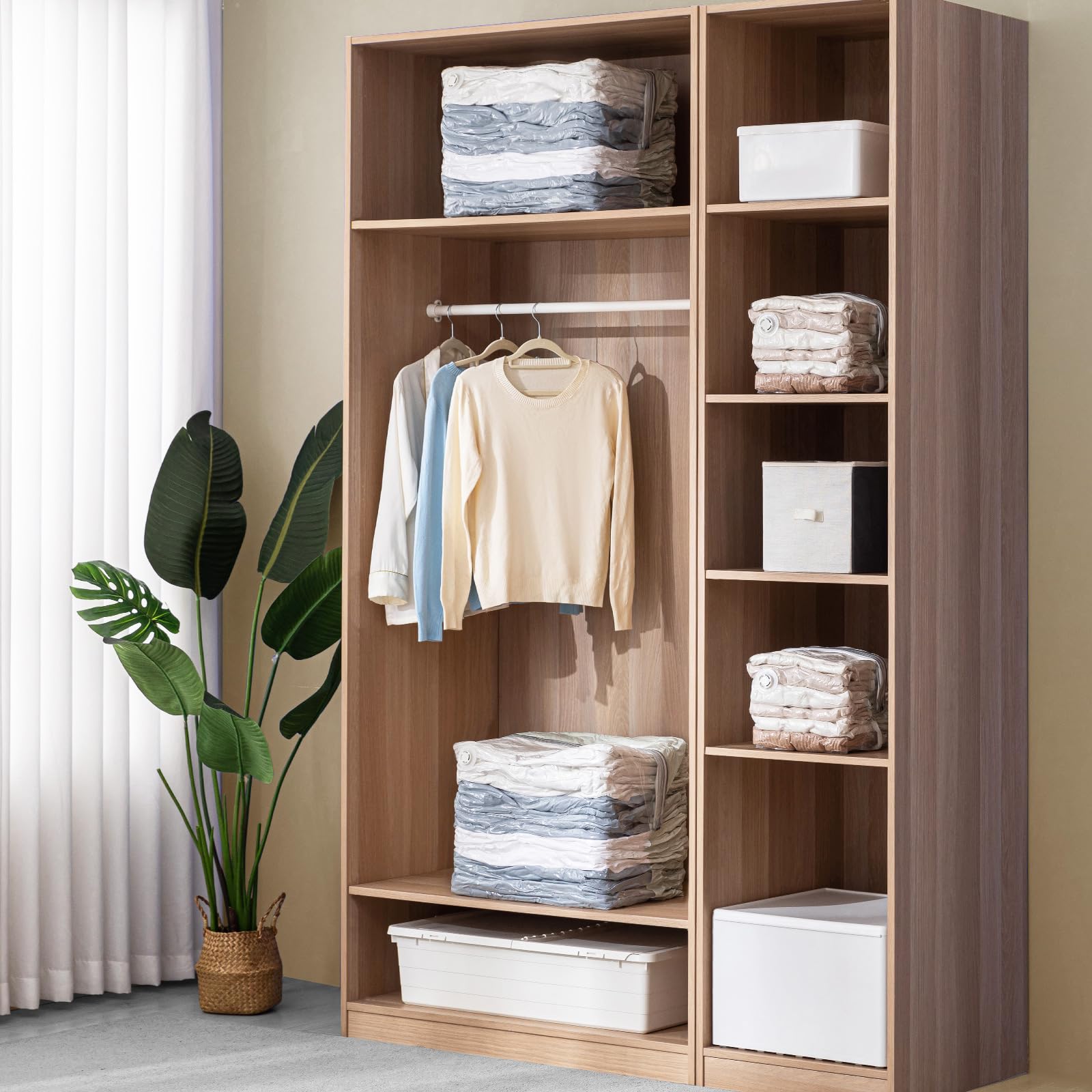 TAILI three jumbo and three medium bags organize beddings efficiently in a closet