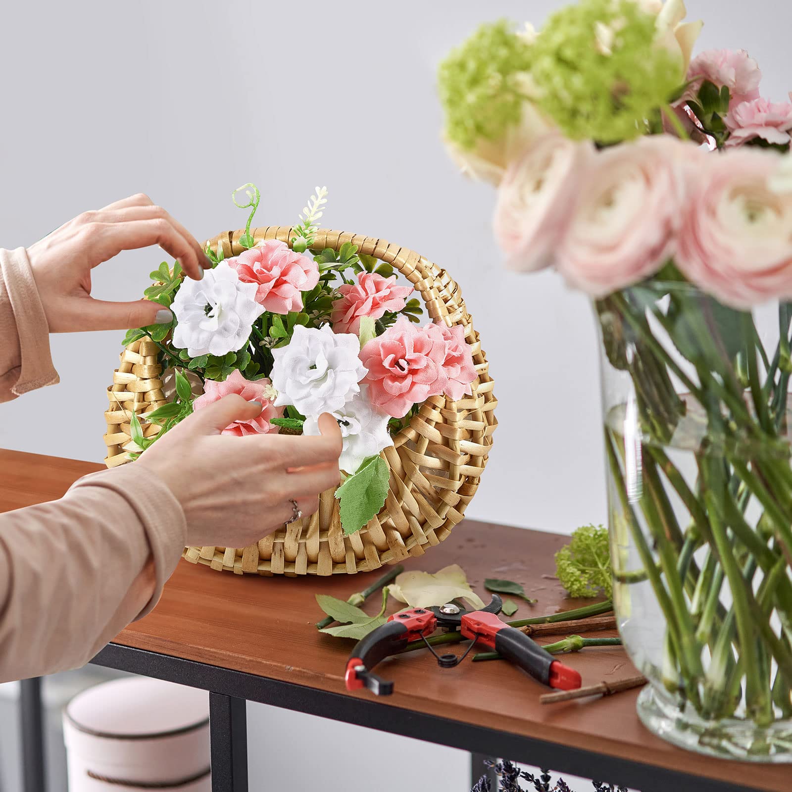 Taiyin wedding decor basket prop, ideal for flower girl poses and photos.