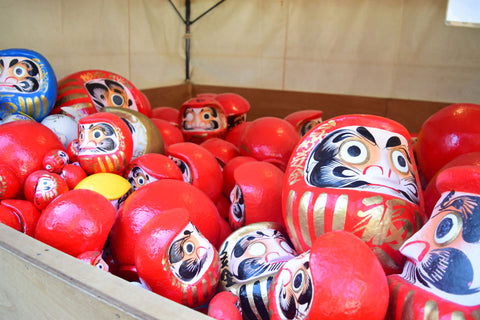 Display-ready Takasaki Daruma enhances cultural ambiance and goal-setting ambiance