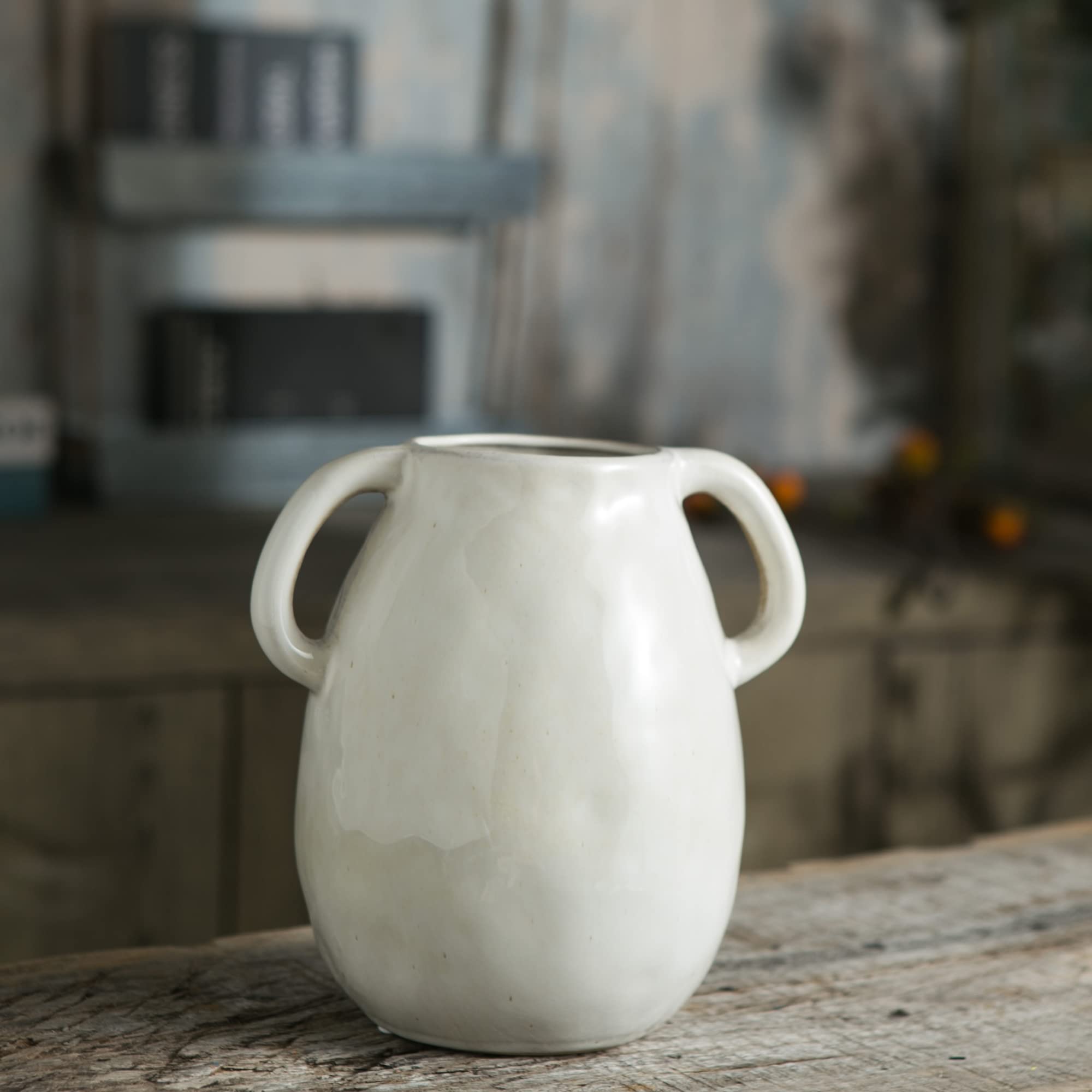 Tanvecle packaging protects vase during shipping for safe delivery.