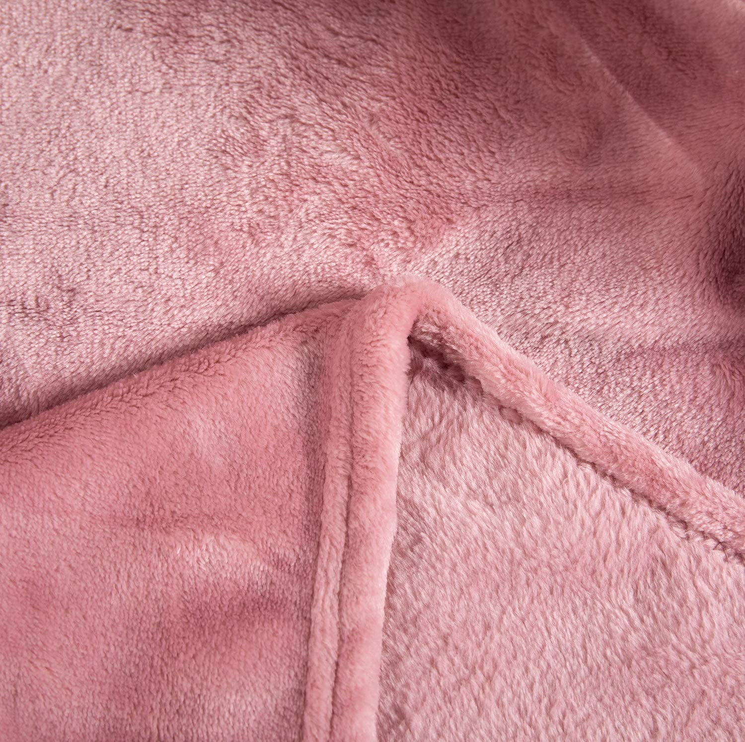 TASTHROW machine-washable blanket for easy care