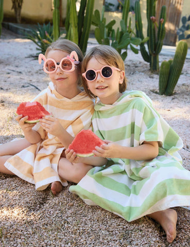 TBEZY striped green poncho makes bath time and beach trips easier.