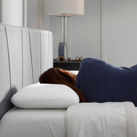TEMPUR-Symphony Pillow head and neck support in side sleeping position.