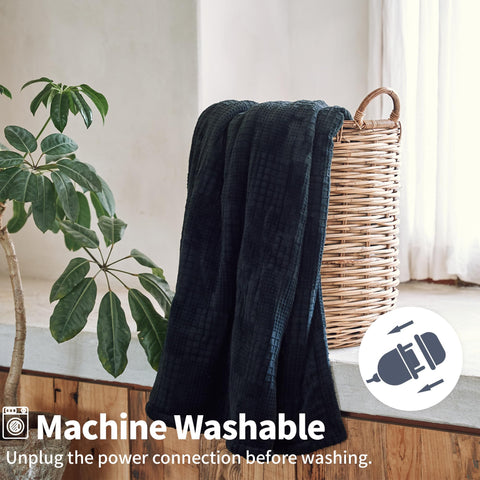 Texciting machine-washable throw for simple cleaning and maintenance.