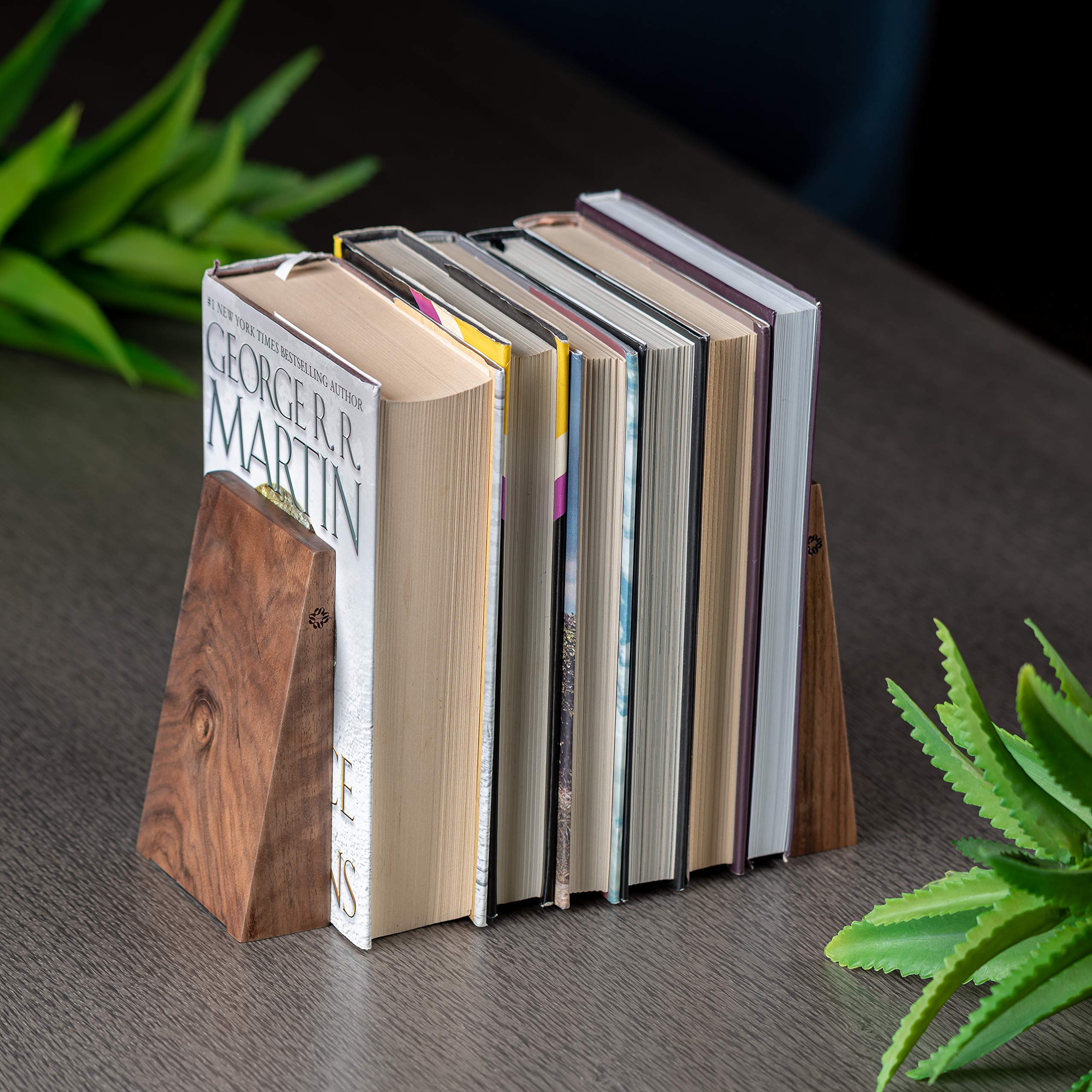 TILISMA sturdy triangular bookends prevent tipping for large volumes.