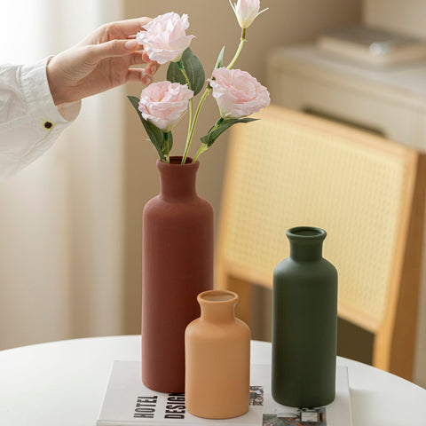 TINCTOTNIC vase trio side view shows varied heights for visual interest and styling flexibility.