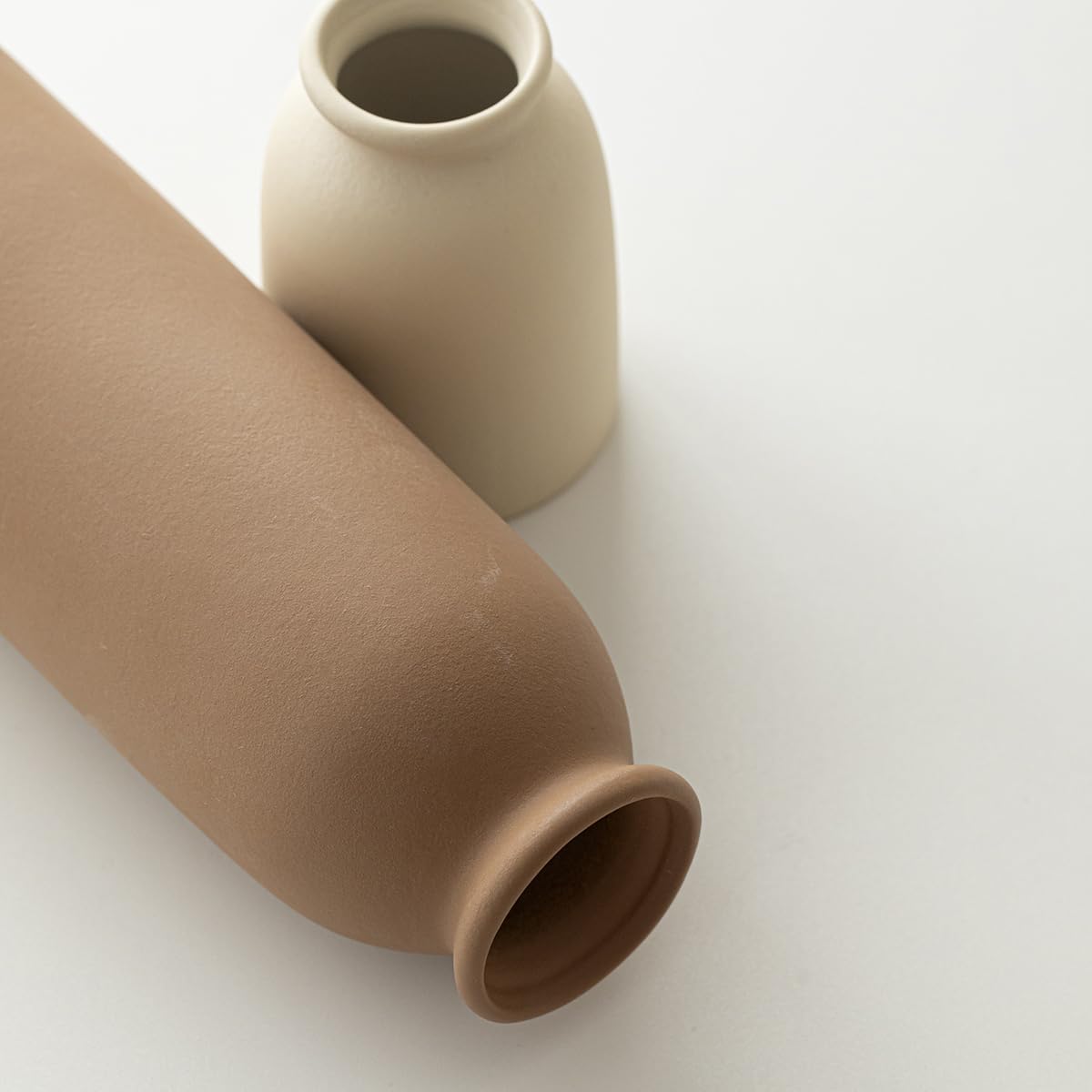 TINCTOTNIC minimalist ceramic white vase for clean, modern decor
