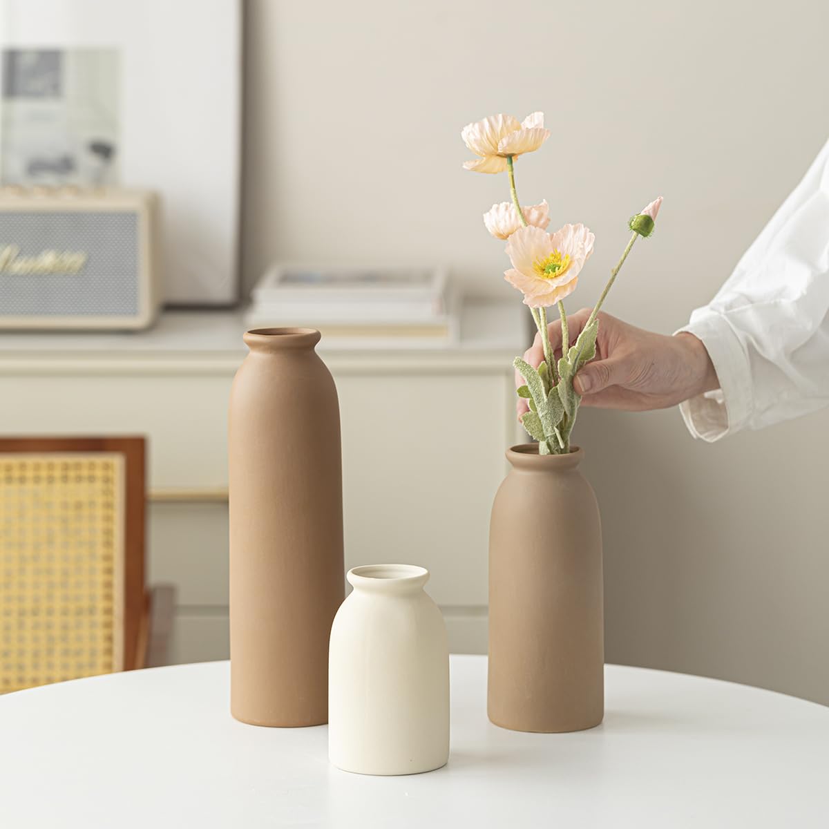 TINCTOTNIC medium white vase with handles suits mid-size bouquets and shelves