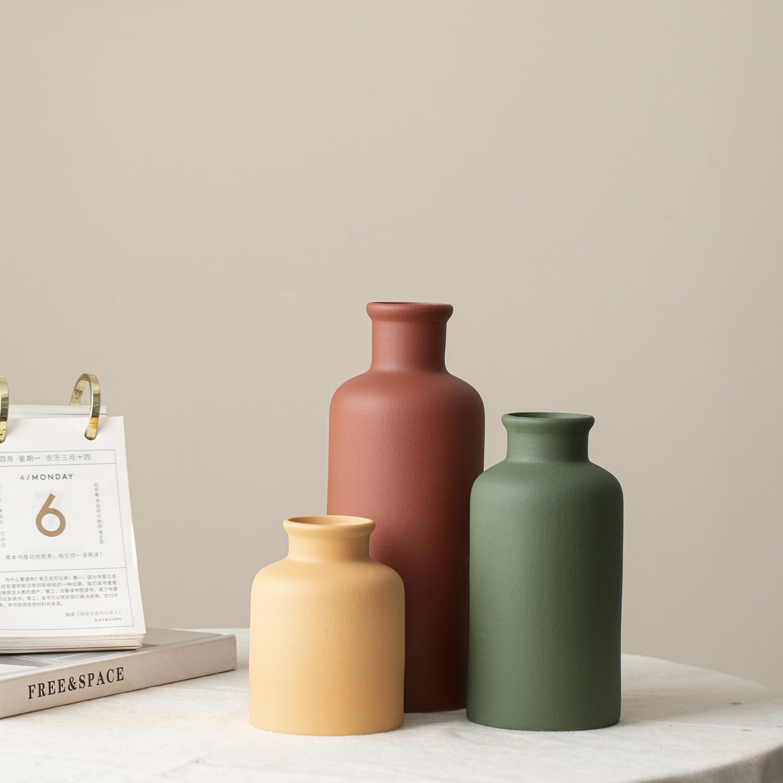 TINCTOTNIC neutral-toned vases work on entryways and shelves