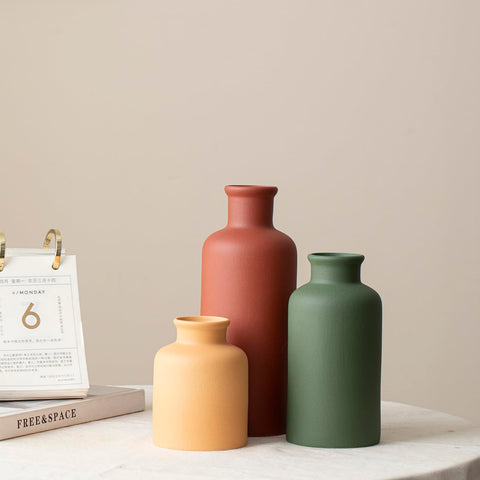 TINCTOTNIC neutral-toned vases work on entryways and shelves