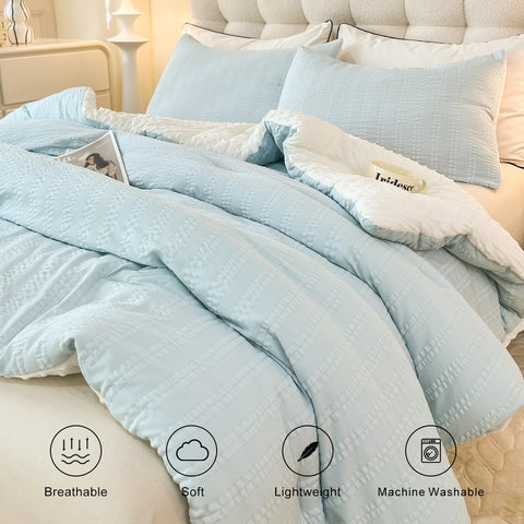 Tohrisa 3-piece set includes comforter and two pillowcases for easy bedroom setup