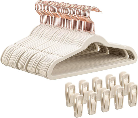 Tonswachic Kids Velvet Hangers 30-pack keeps wardrobes tidy and fabrics protected.
