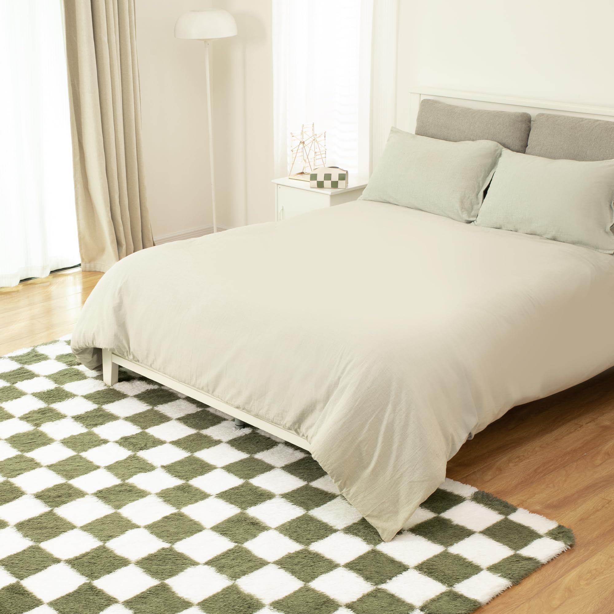 TOOHUB dorm room rug offers cozy underfoot comfort in small spaces