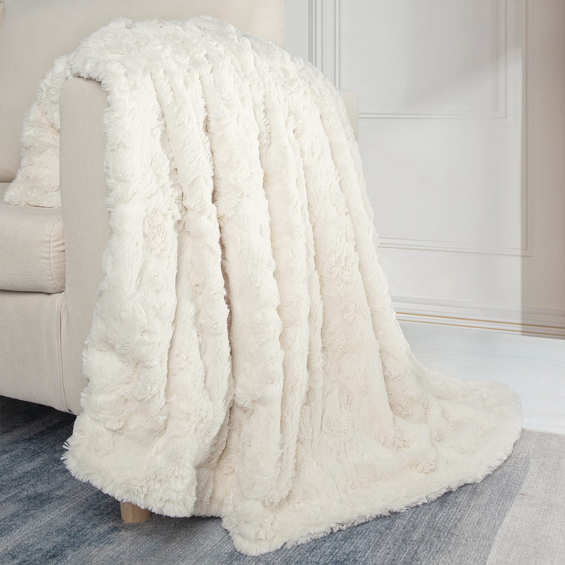 TOONOW faux fur throw double sided design offers versatile softness on both sides