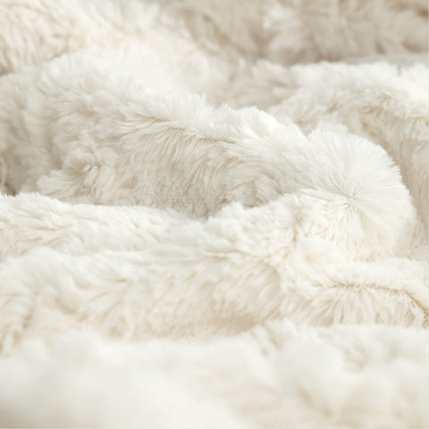 TOONOW faux fur throw no shedding construction minimizes loose fibers during use