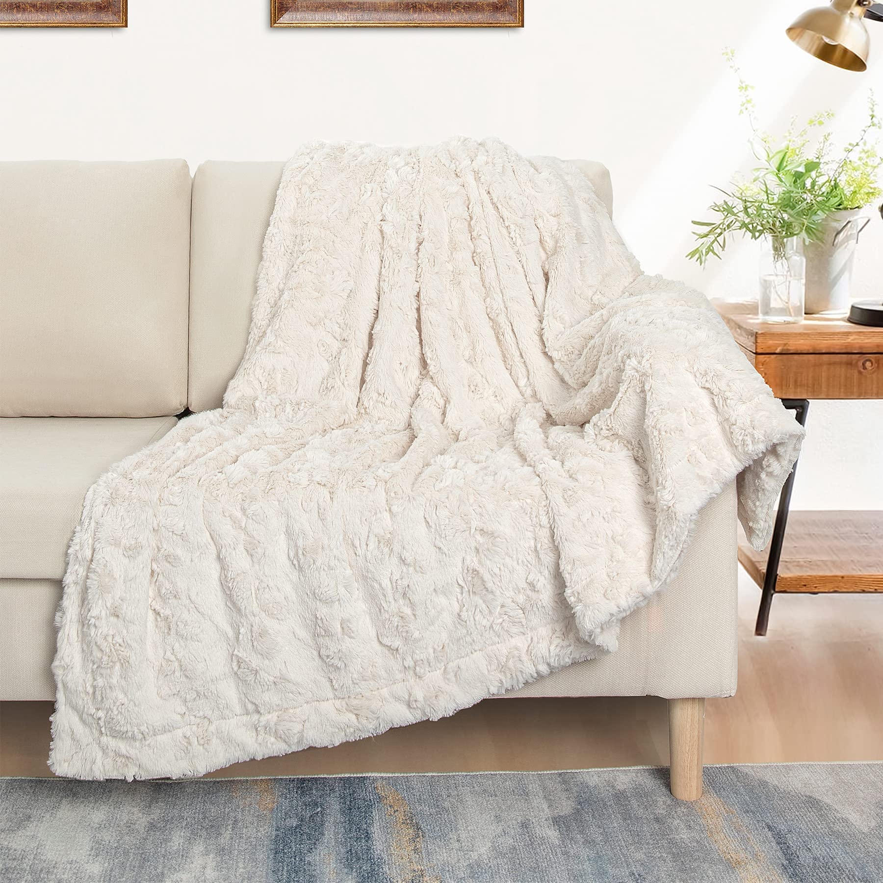 TOONOW faux fur throw size 51x67 inches ideal for couches and beds