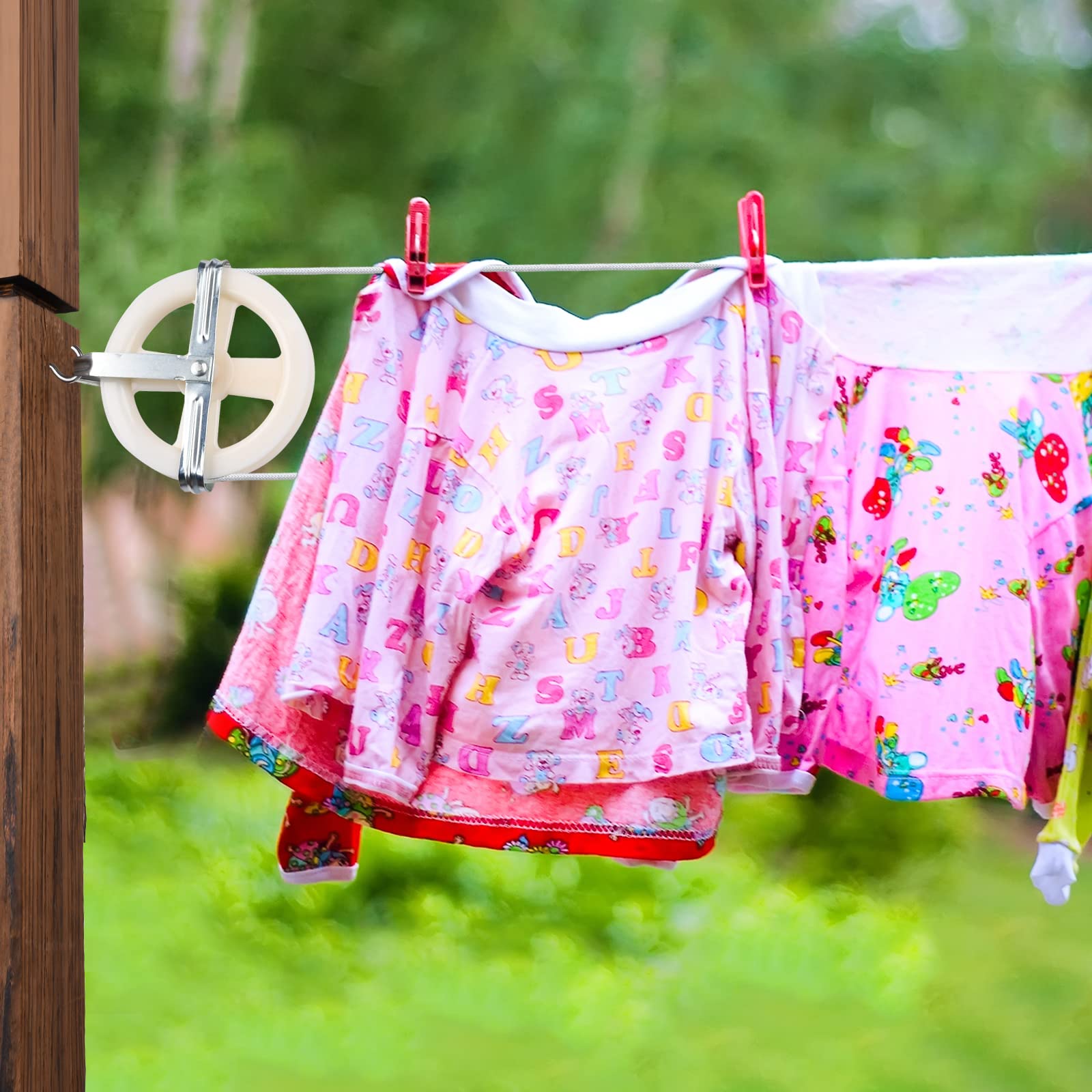 Rope tightener keeps the line taut for efficient sun-dried laundry.
