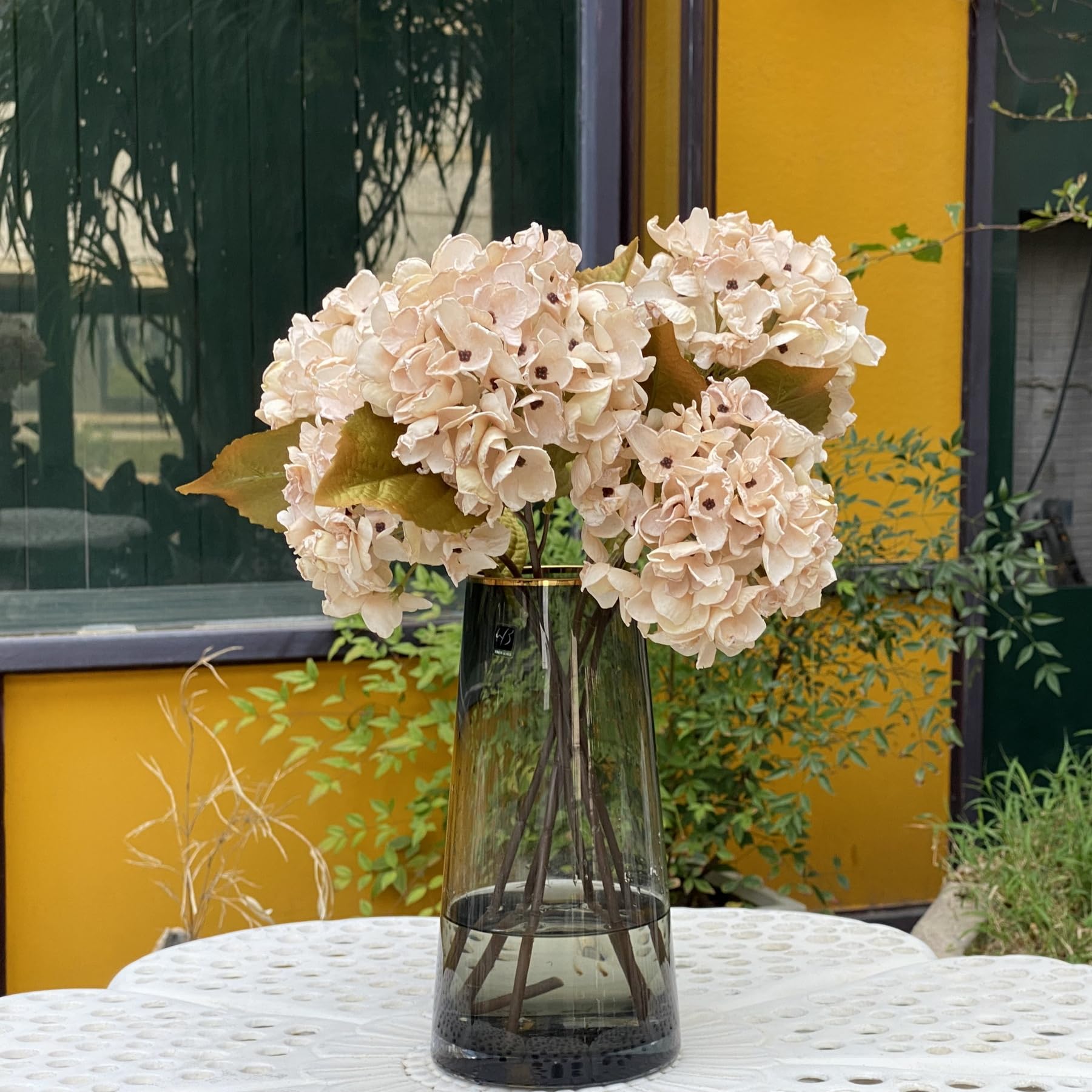 Topia DIY-friendly hydrangea for creative flower arrangements.