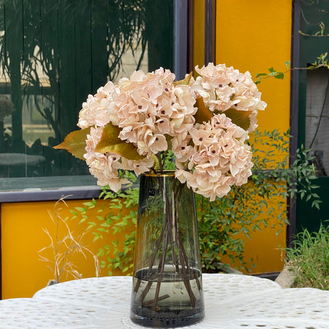Topia DIY-friendly hydrangea for creative flower arrangements.