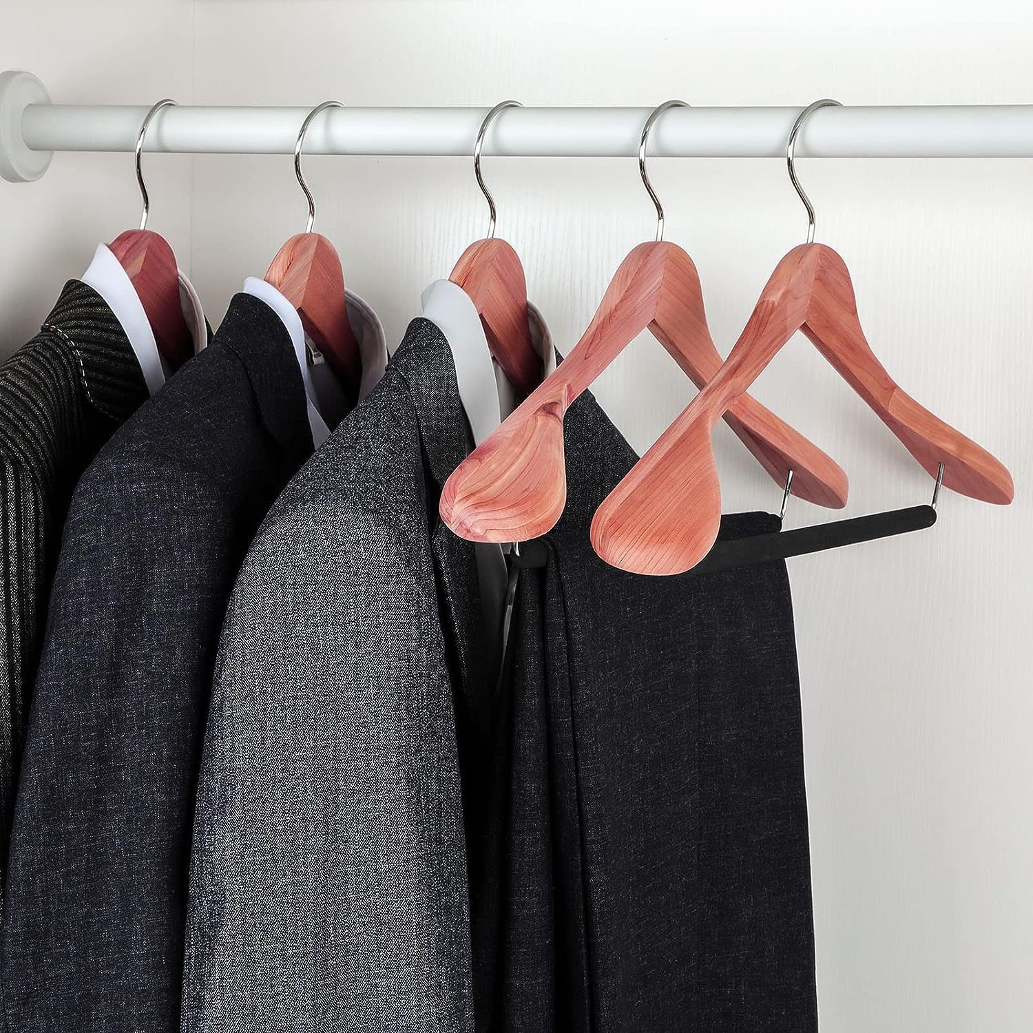 TOPIA HANGER Black padded pant bar keeps trousers neat and aligned.