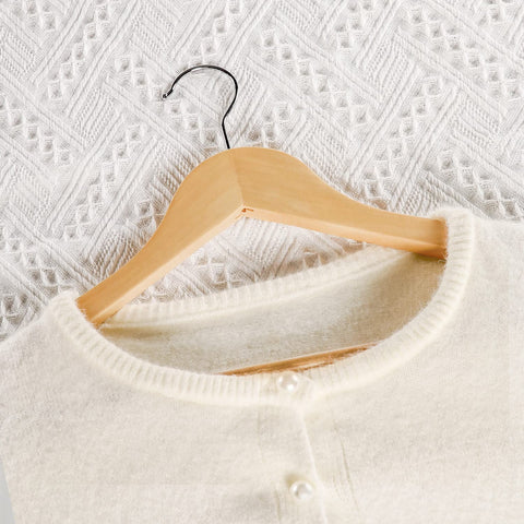 Topia Hanger non-slip pant bar prevents trousers from slipping.