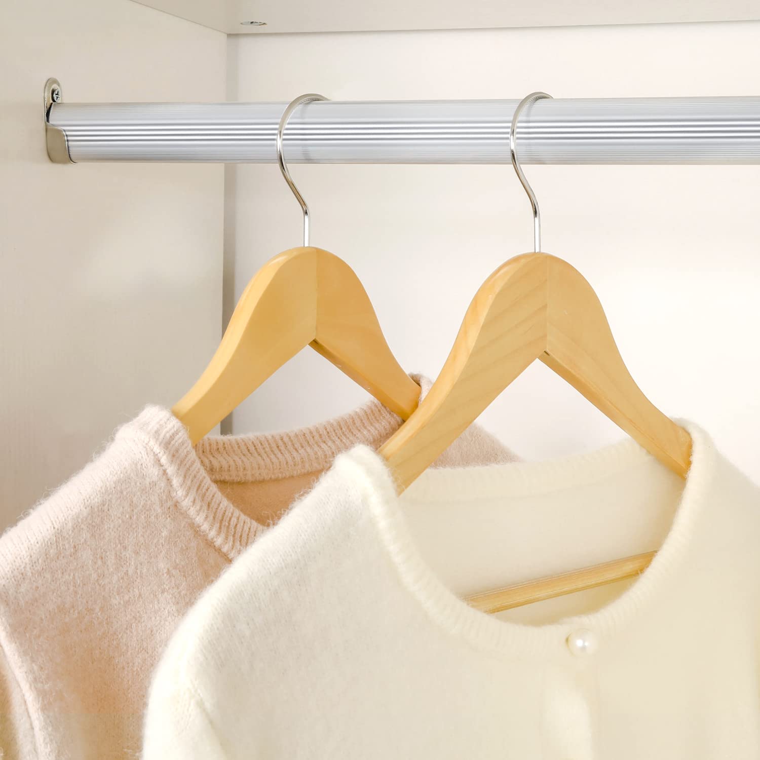TOPIA HANGER non-slip pants bar prevents pants from slipping