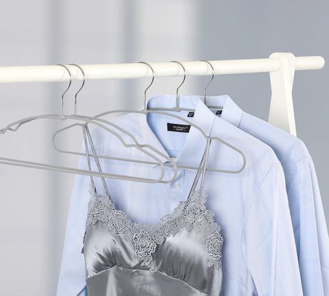 TOPIA HANGER safe gift box packaging keeps hangers protected.