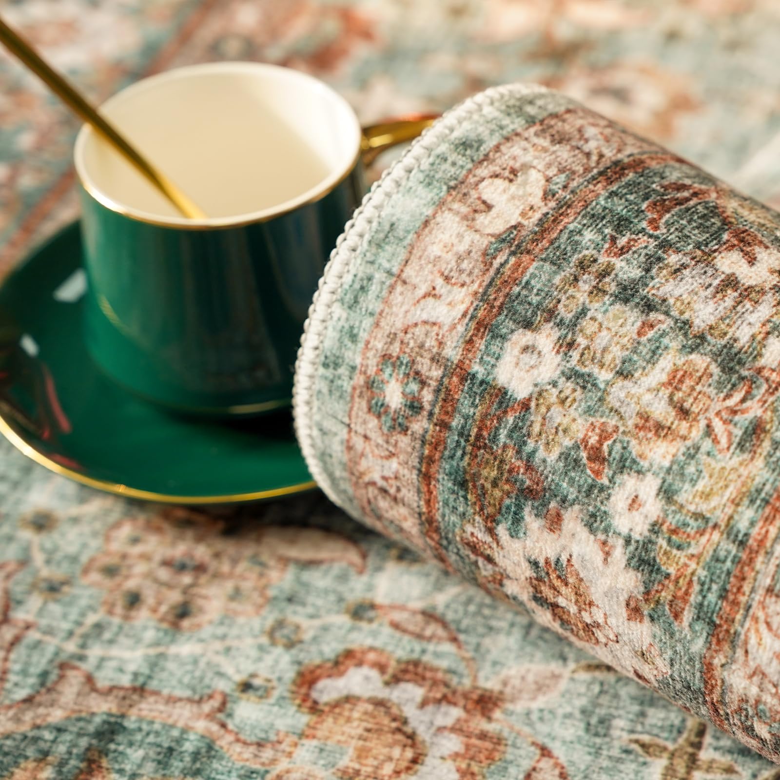 TOPRUUG easy-wipe-clean round rug, spills wipe away easily.