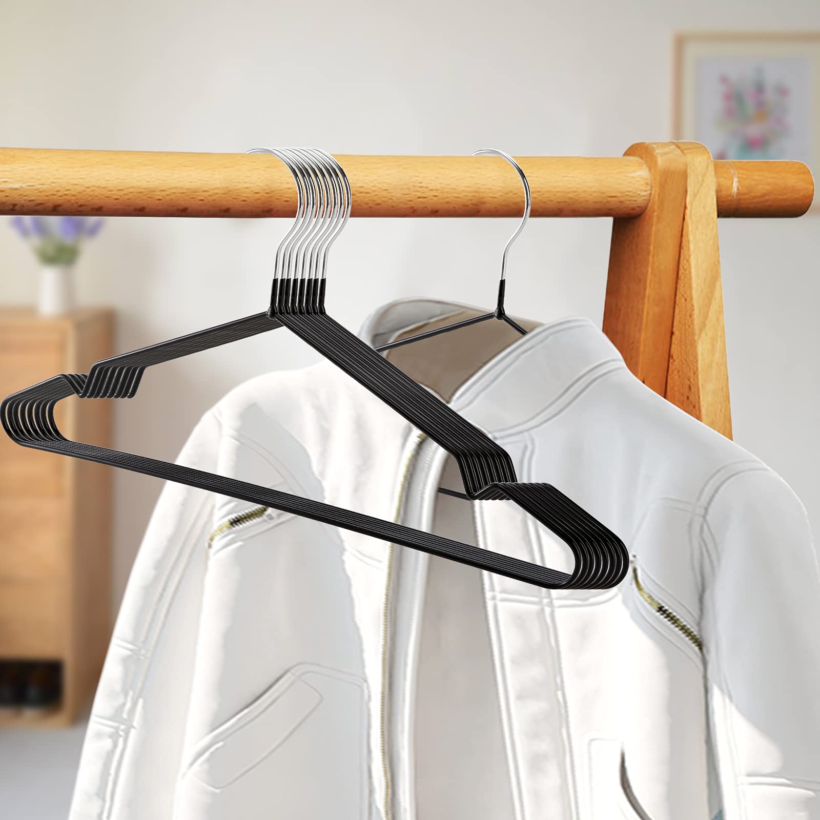 Tosnail notched shoulders support strap garments.