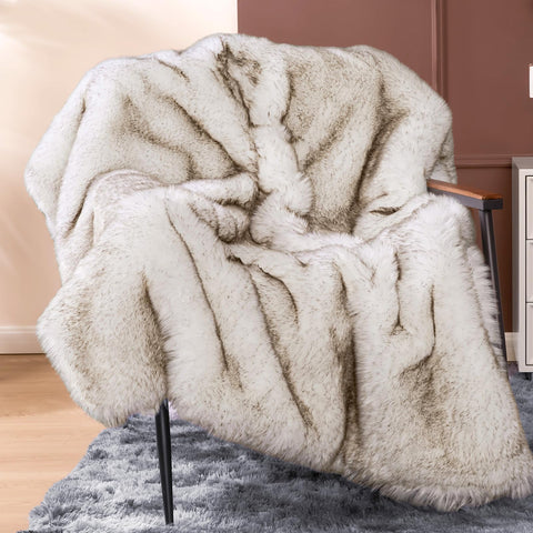 Touchat 1000GSM faux fur throw edge detail demonstrates craftsmanship.