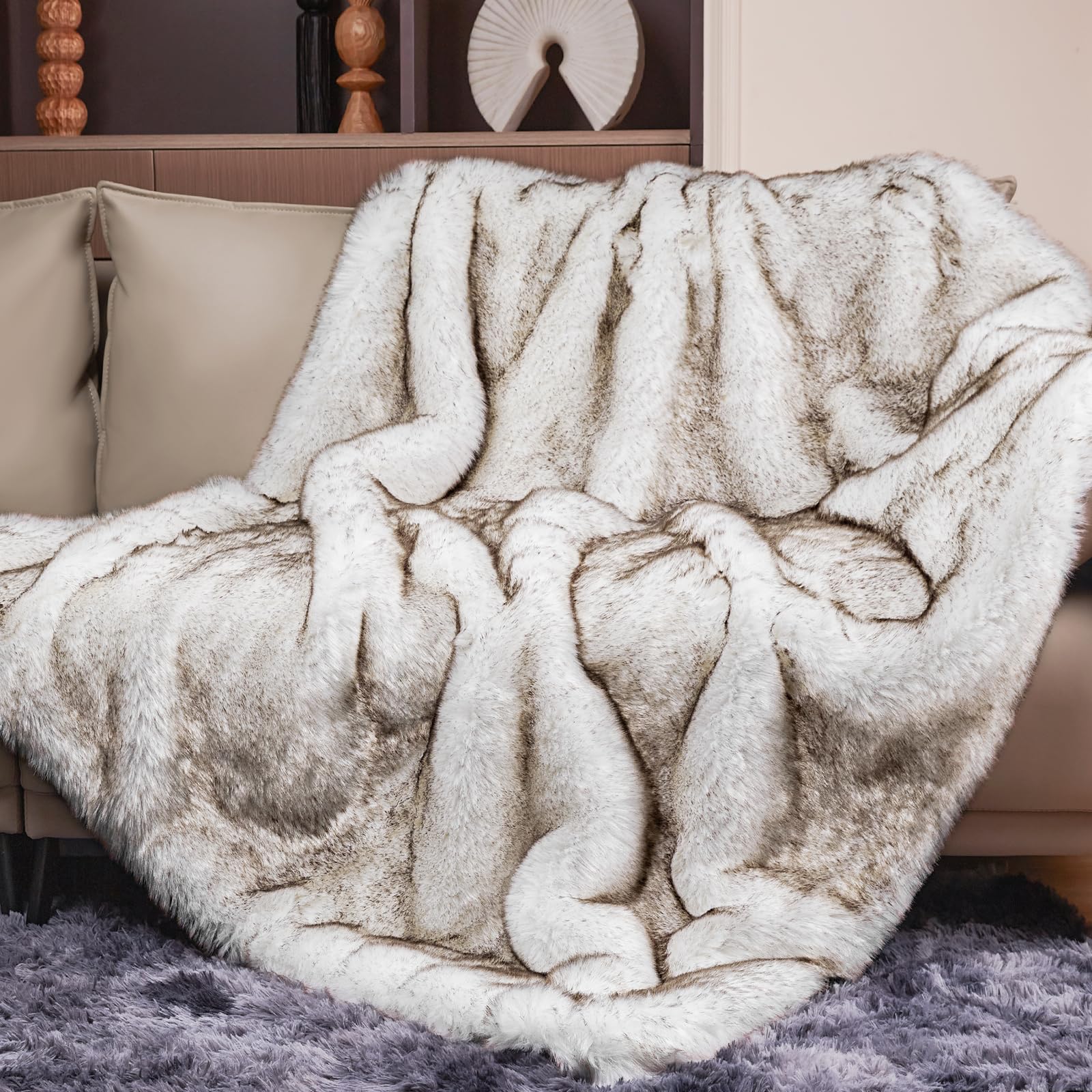 Touchat faux fur throw gift-ready packaging highlights thoughtful present.