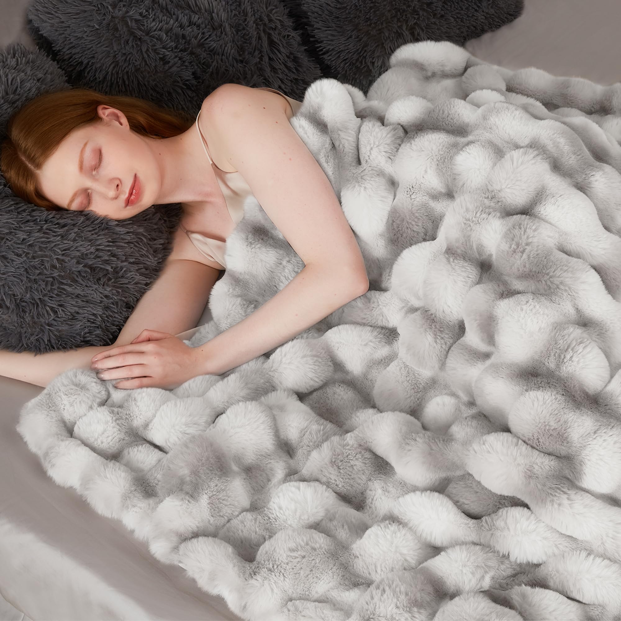 Touchat double-sided rabbit fur and minky blanket for versatile warmth